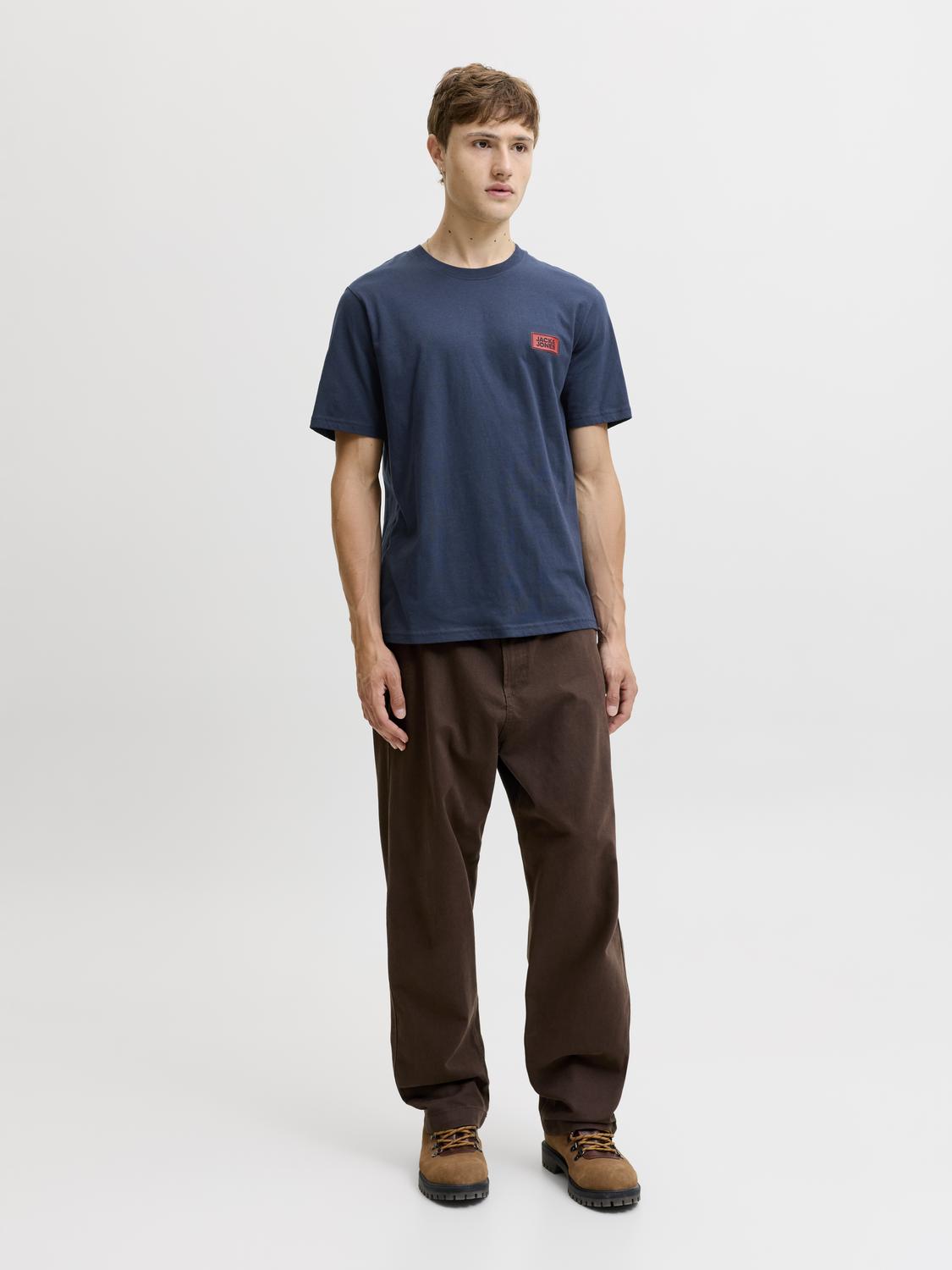 model_shot-front_full