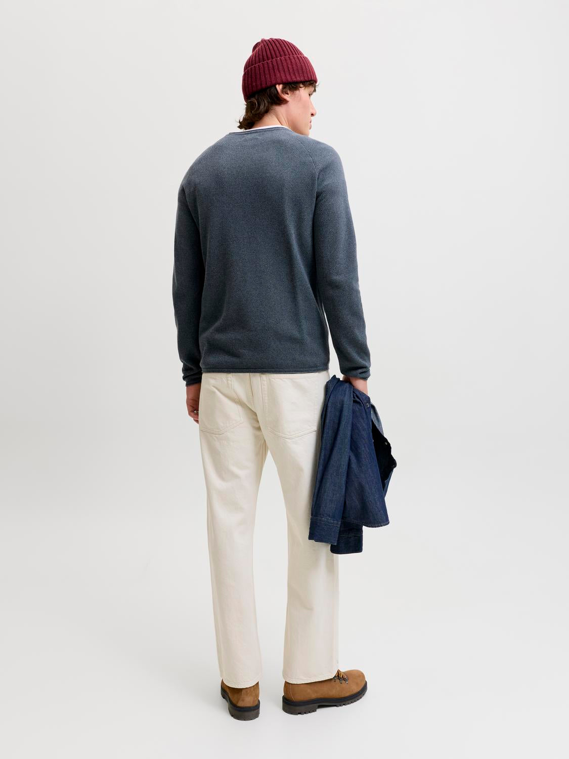 model_shot-back