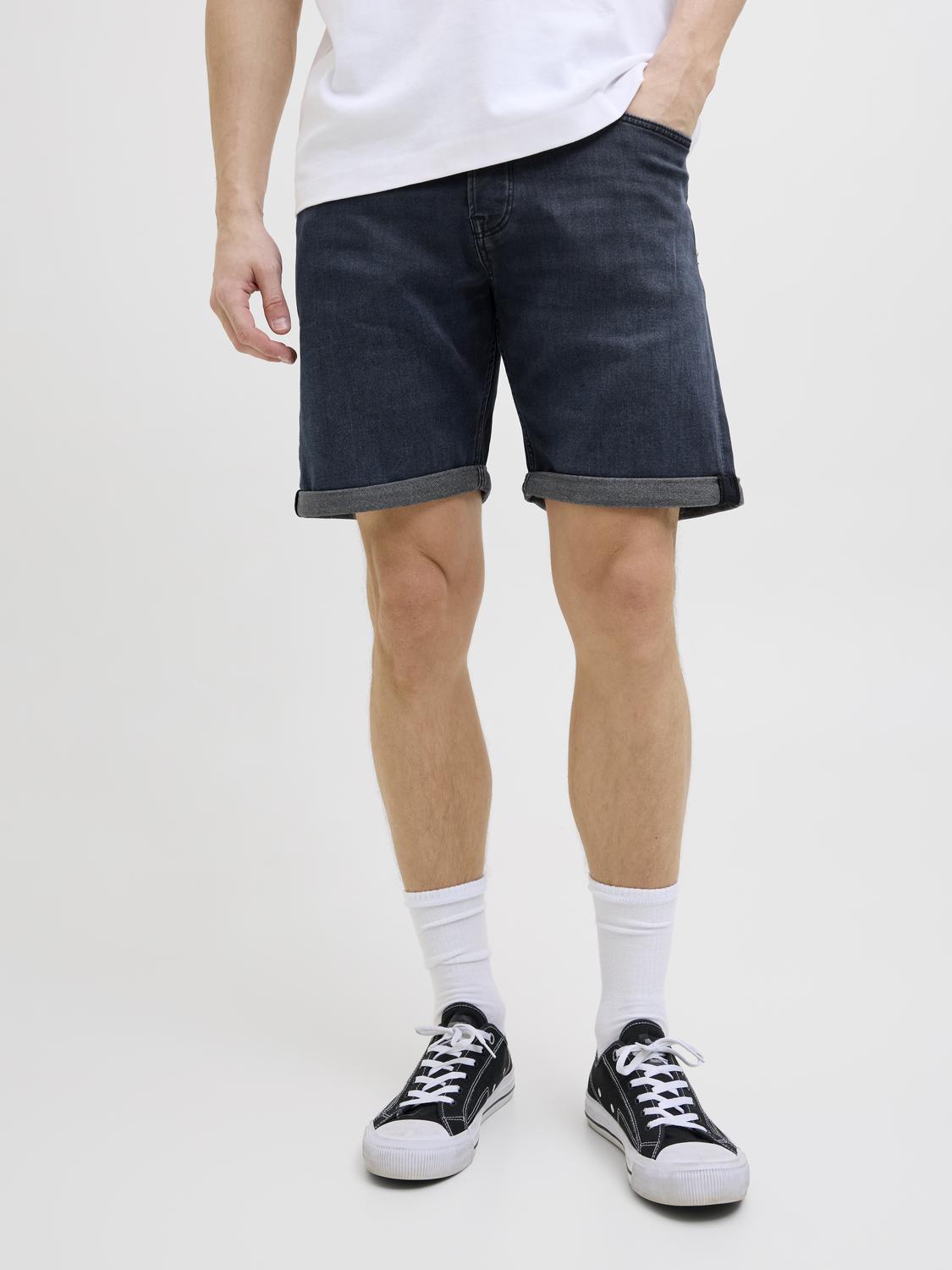 model_shot-front