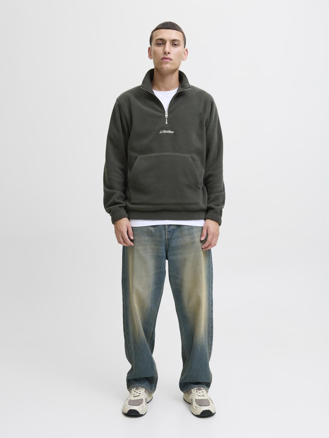 model_shot-front_full