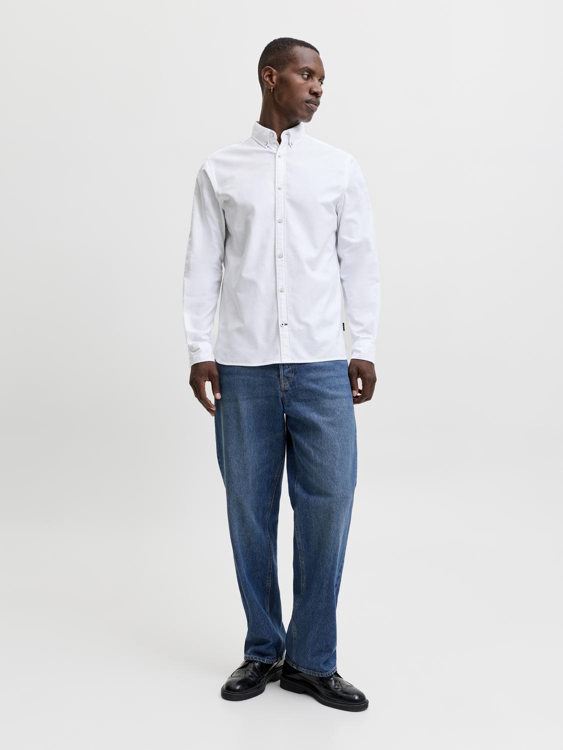 model_shot-front_full