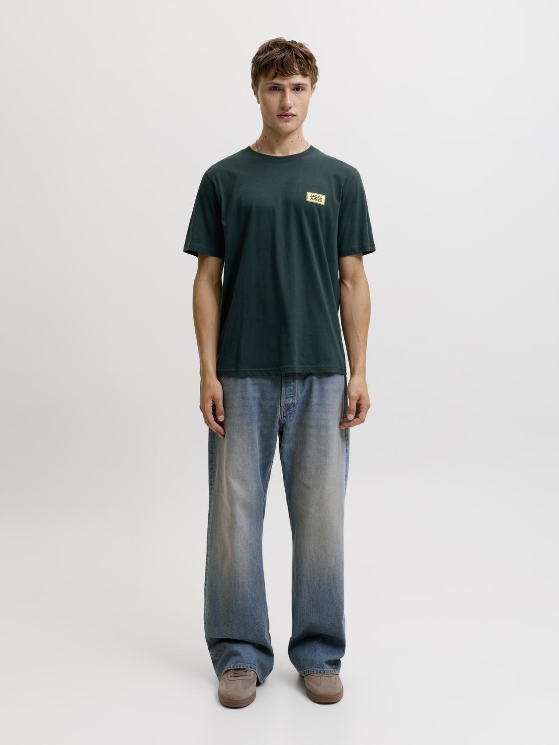 model_shot-front_full