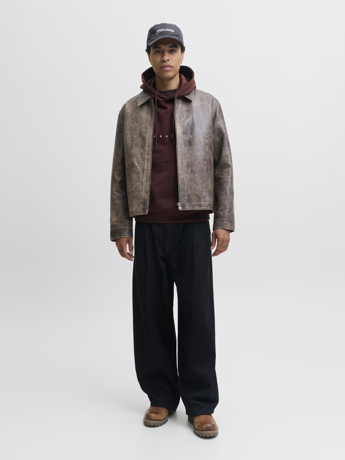 model_shot-front_full
