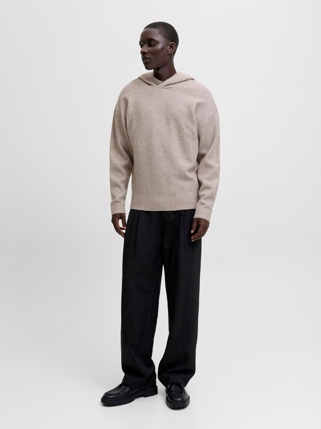 model_shot-front_full