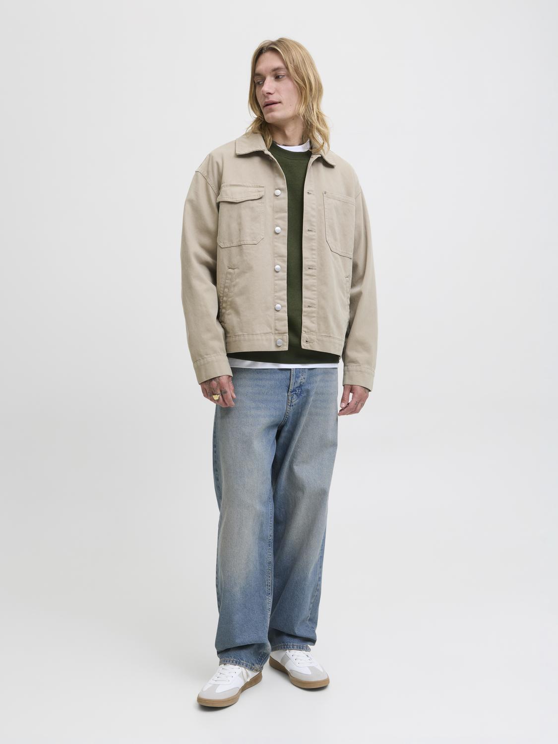 model_shot-front_full