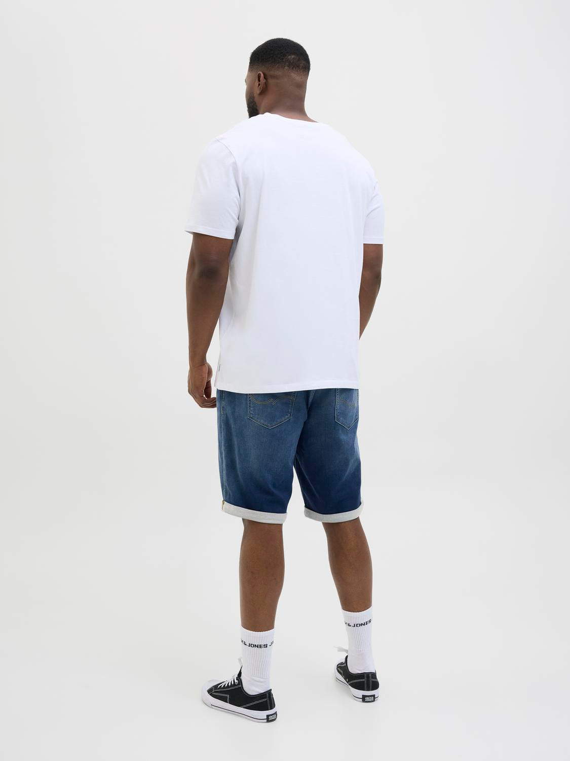 model_shot-back