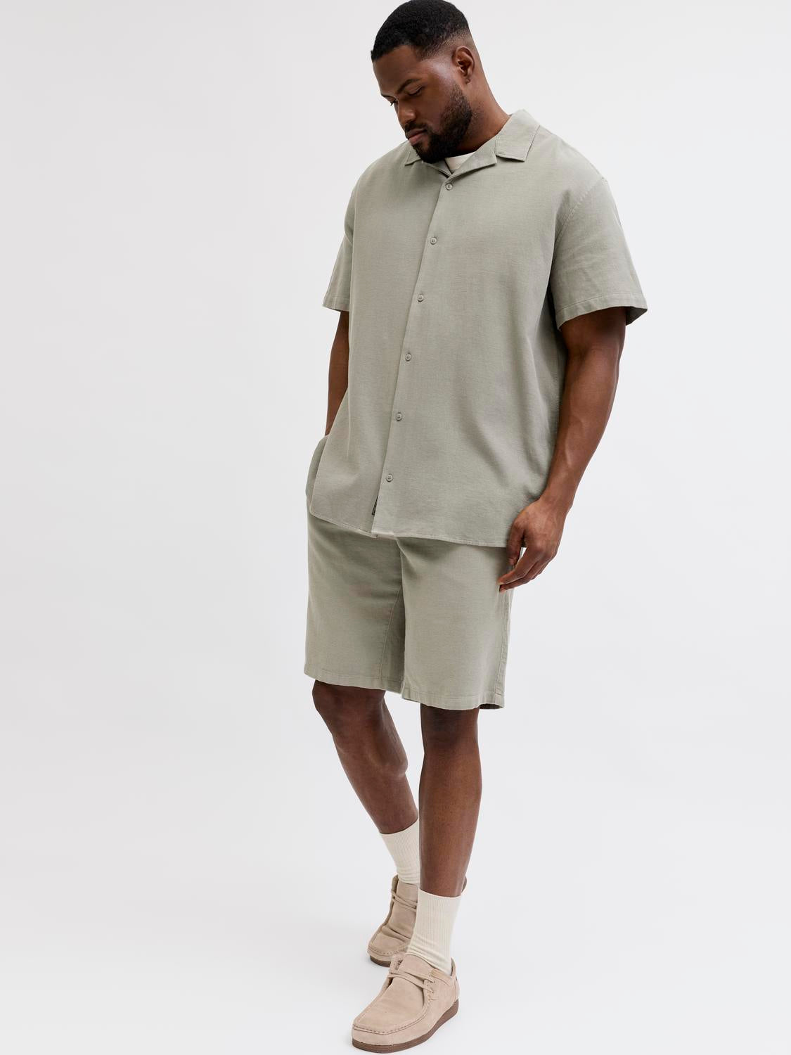 model_shot-creative