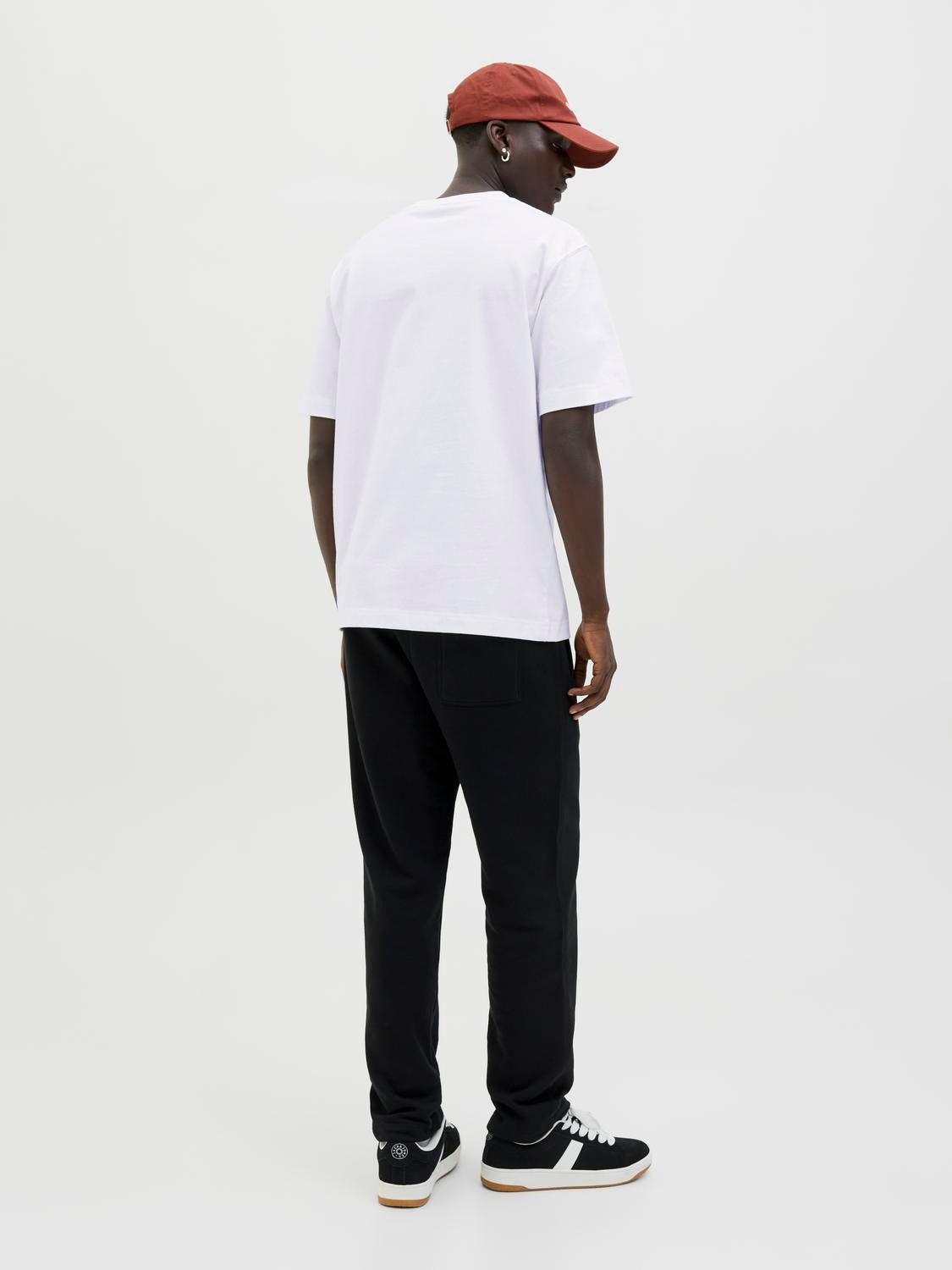 model_shot-back