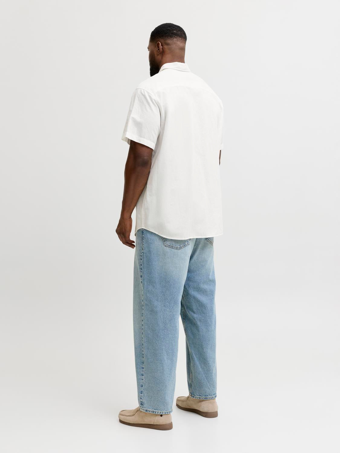 model_shot-back