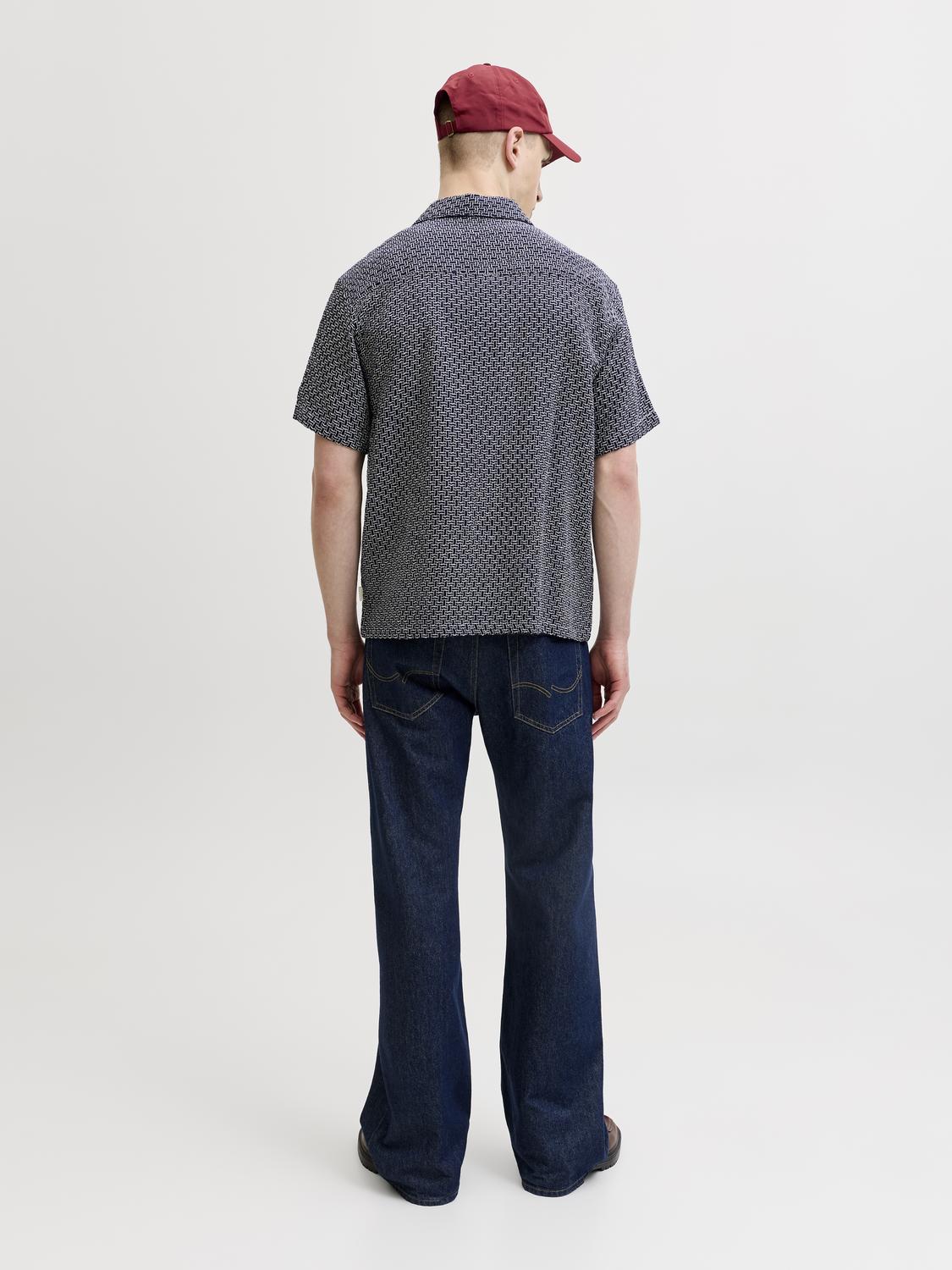 model_shot-back