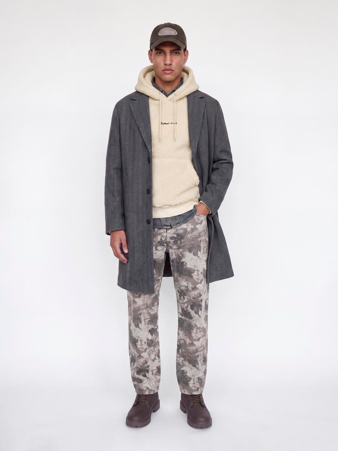 model_shot-front_full