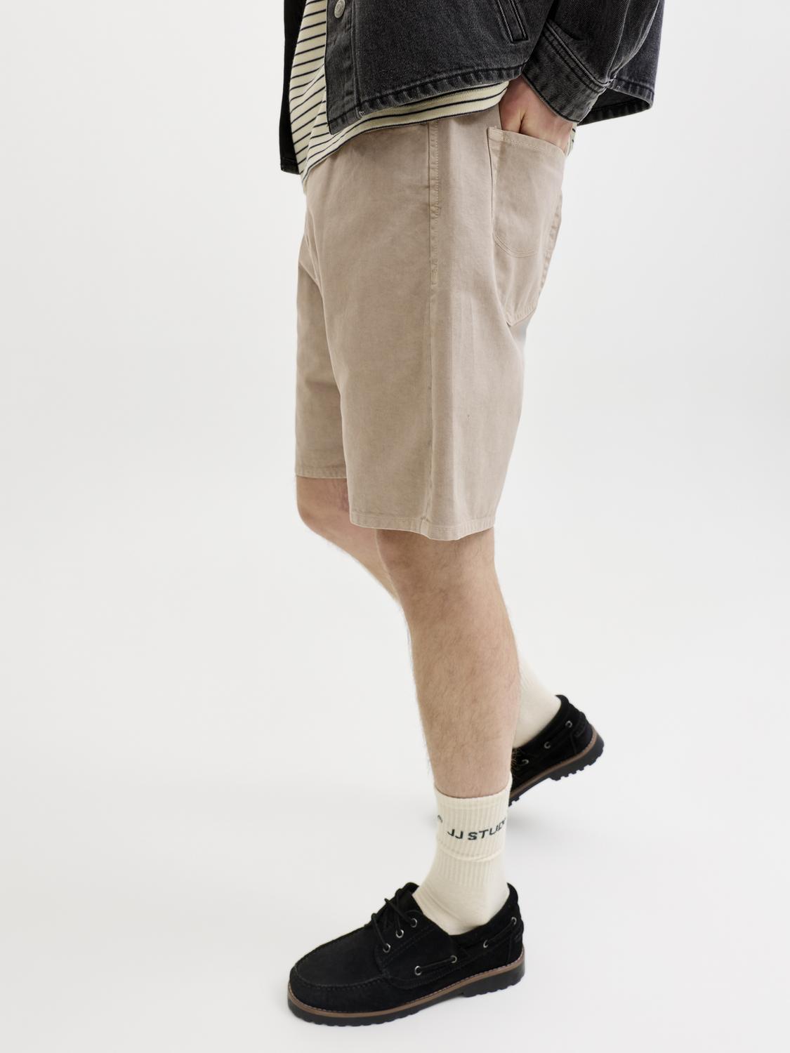 model_shot-creative