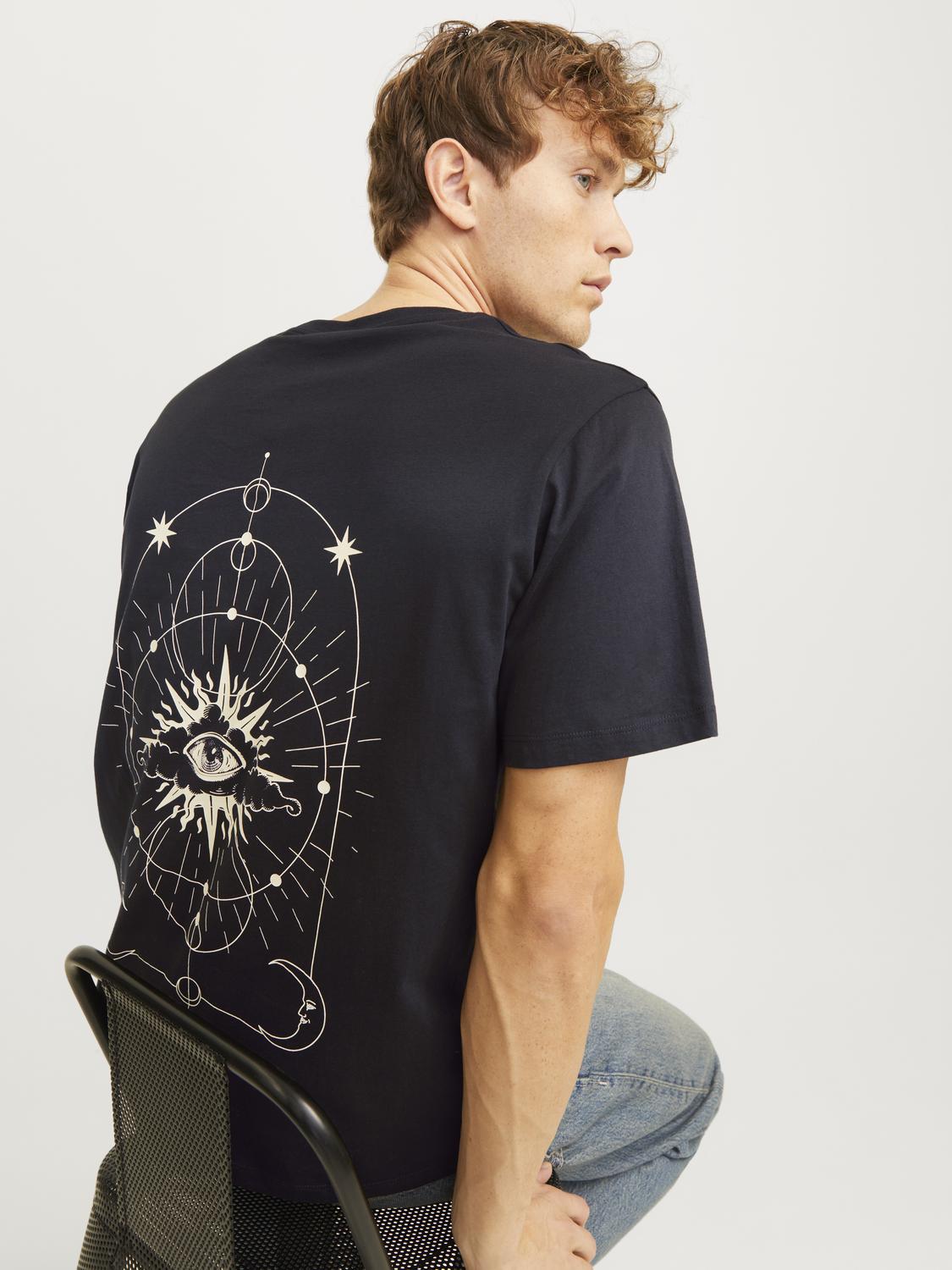 model_shot-creative