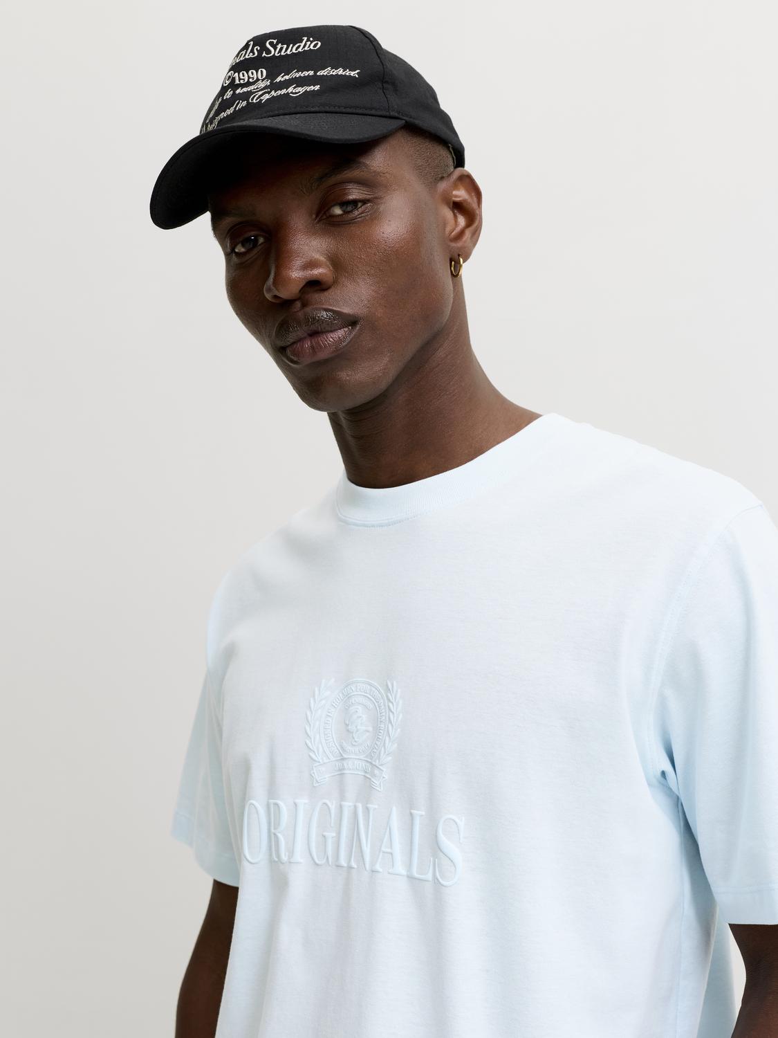 model_shot-creative