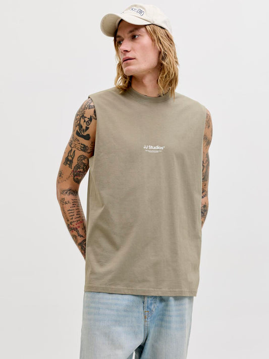 model_shot-front