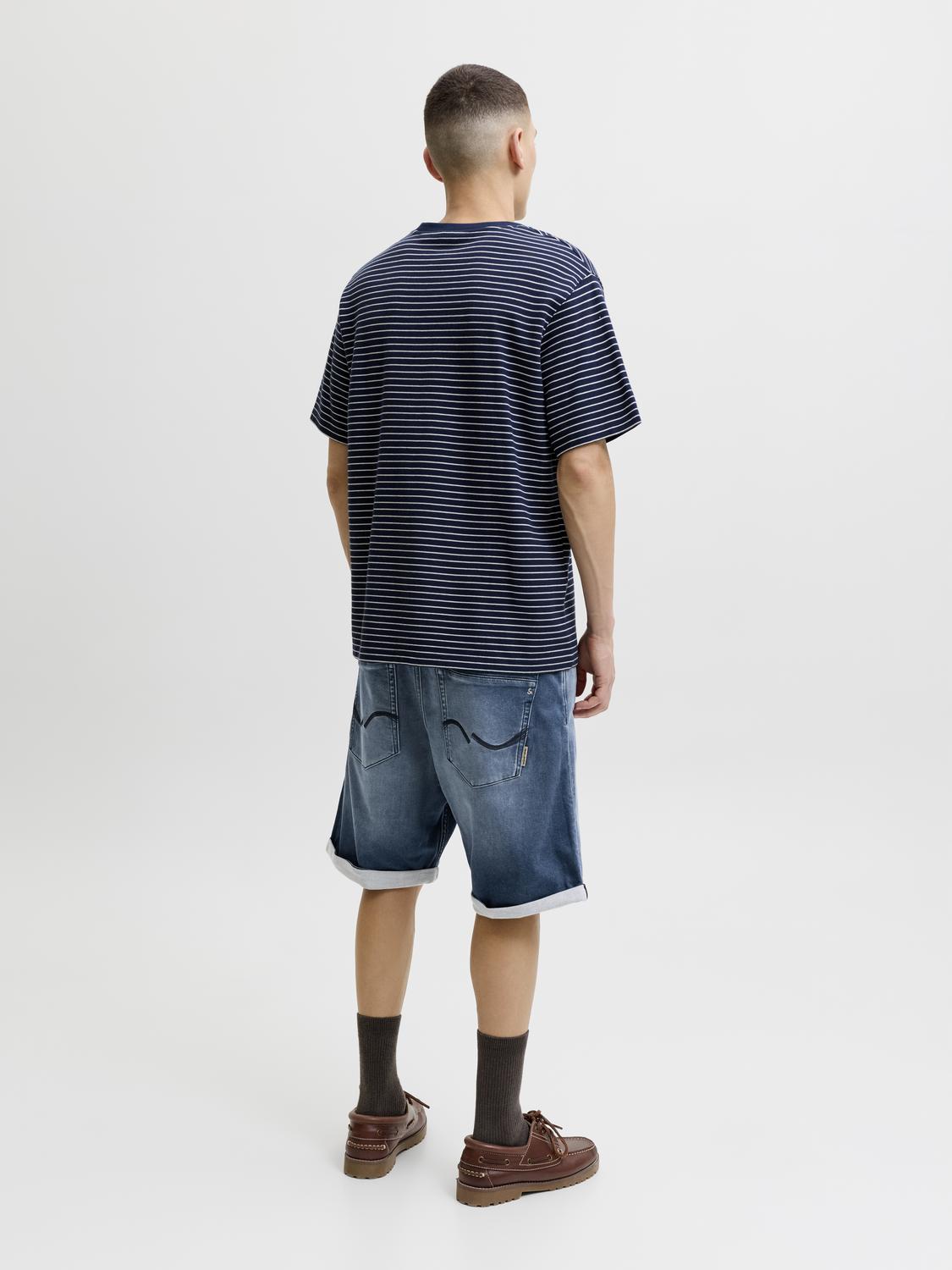 model_shot-back
