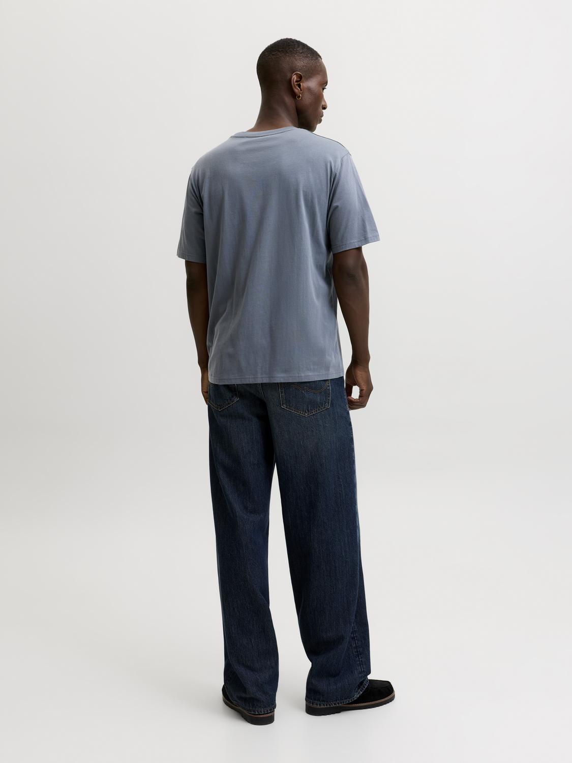 model_shot-back
