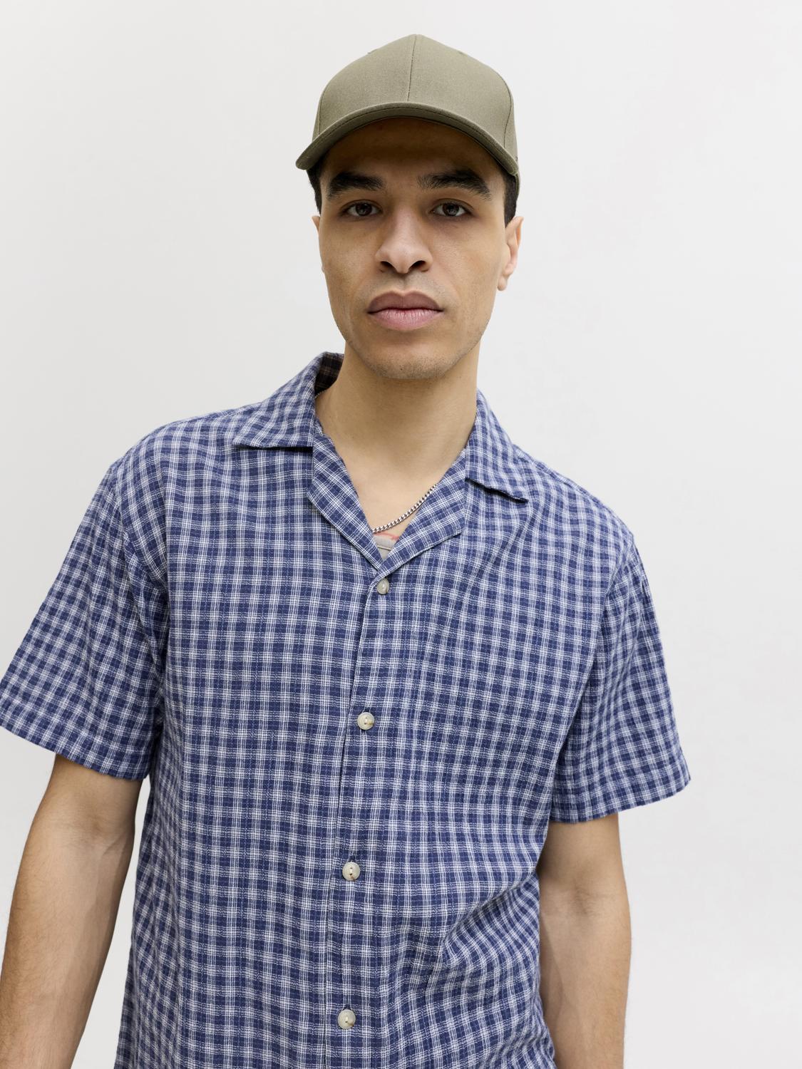 model_shot-front