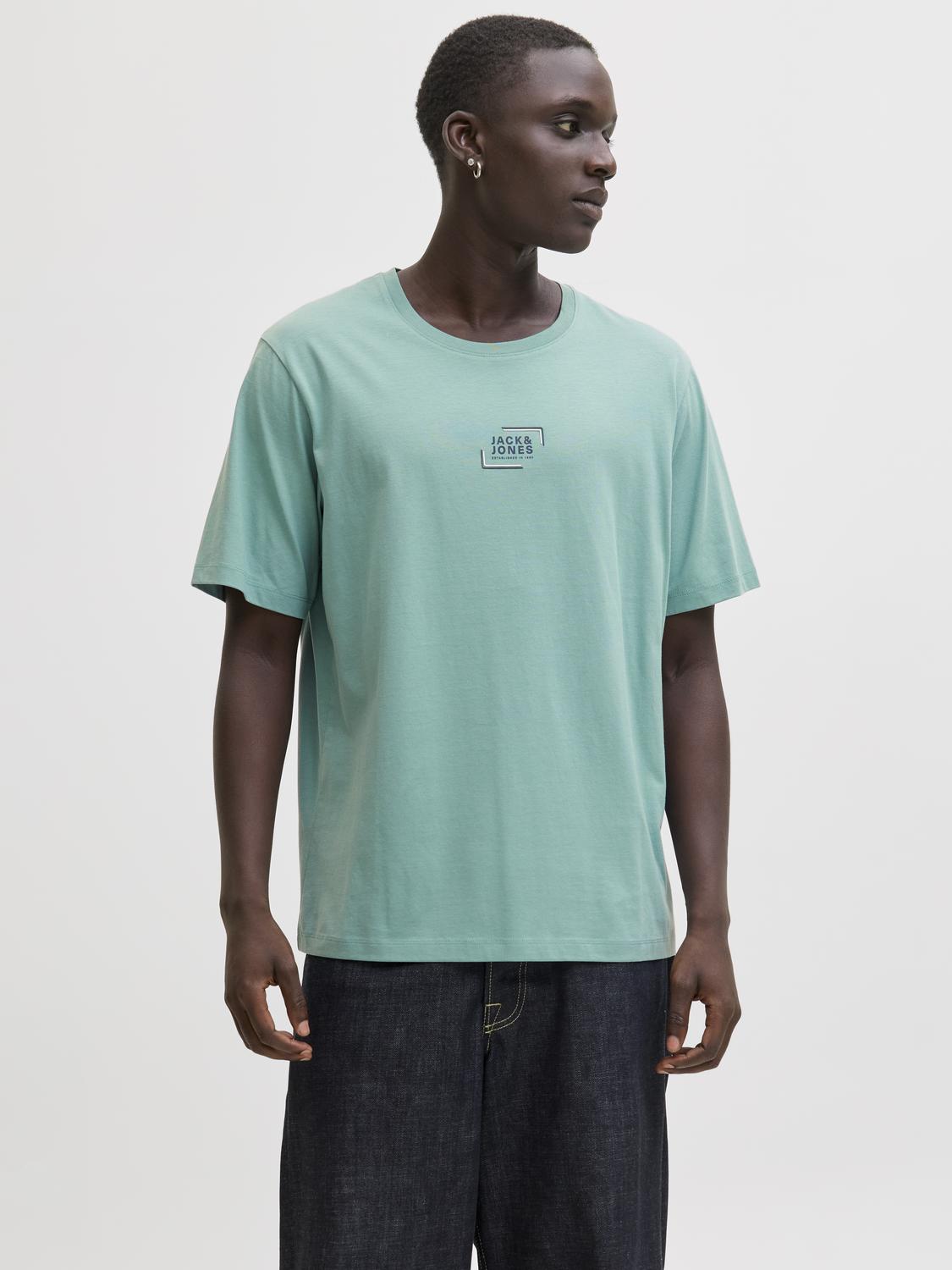 model_shot-front