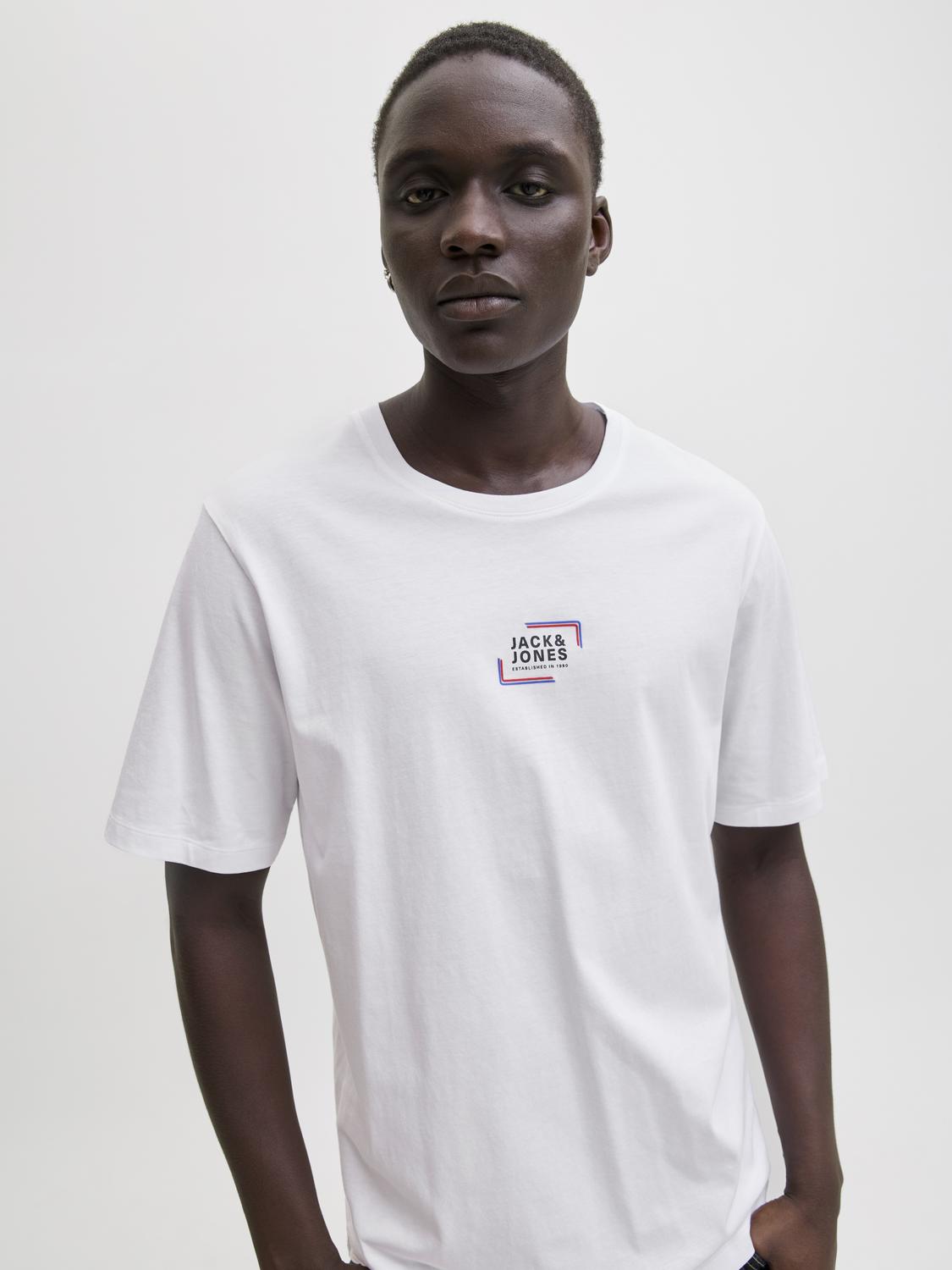 model_shot-creative