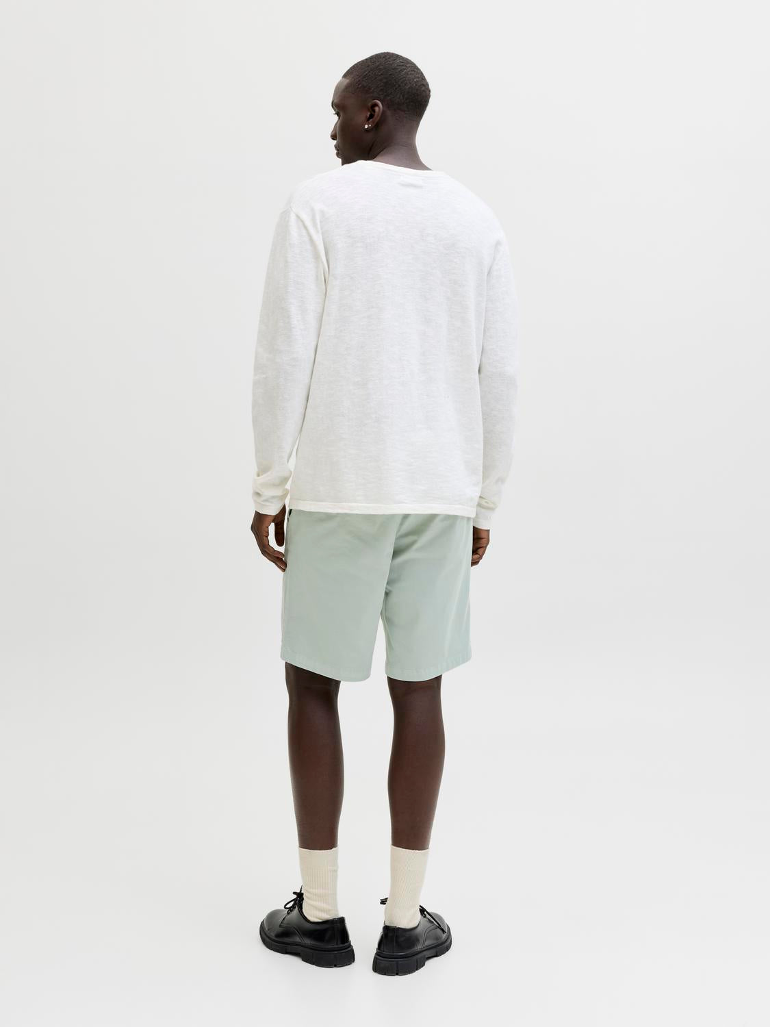 model_shot-back