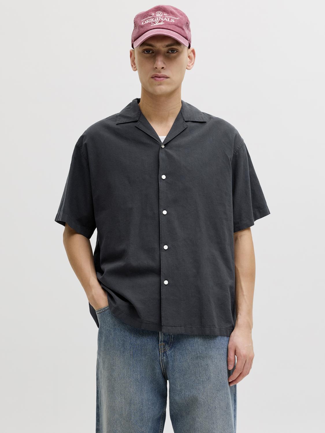 model_shot-front