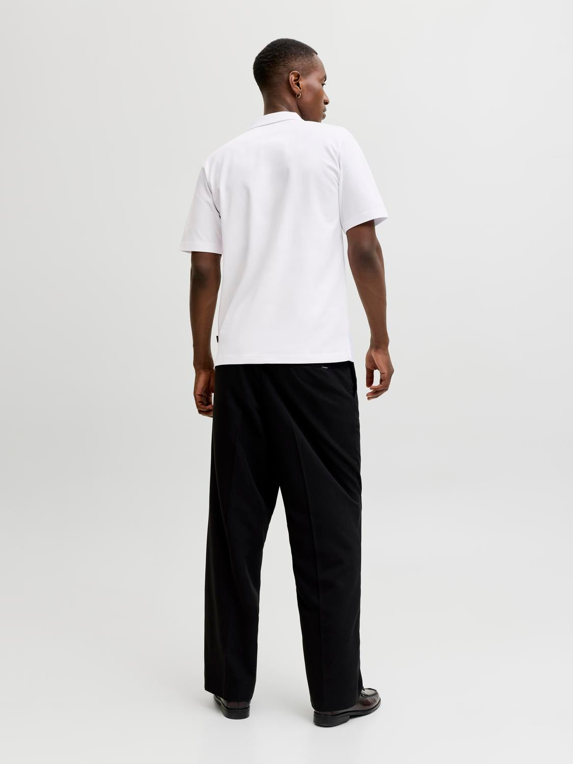 model_shot-back