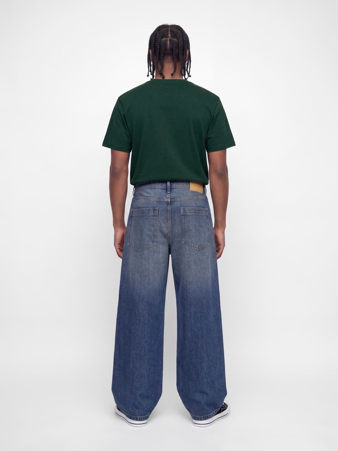 model_shot-back