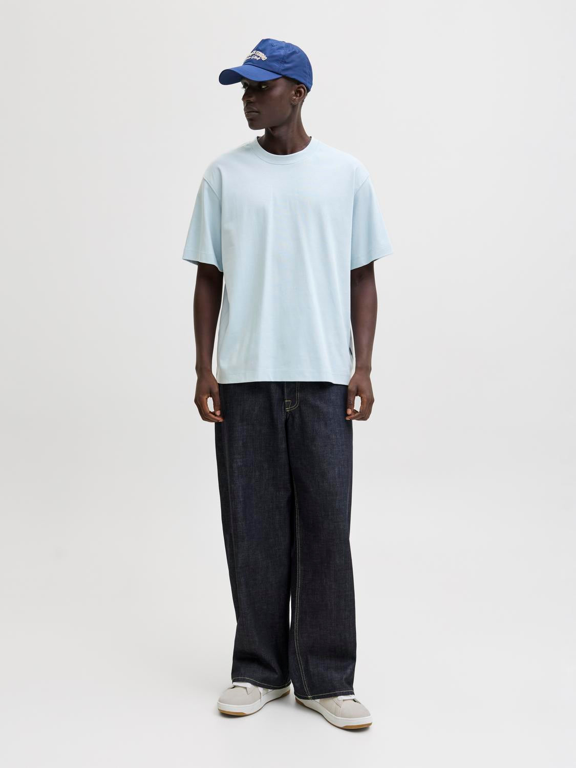 model_shot-front_full