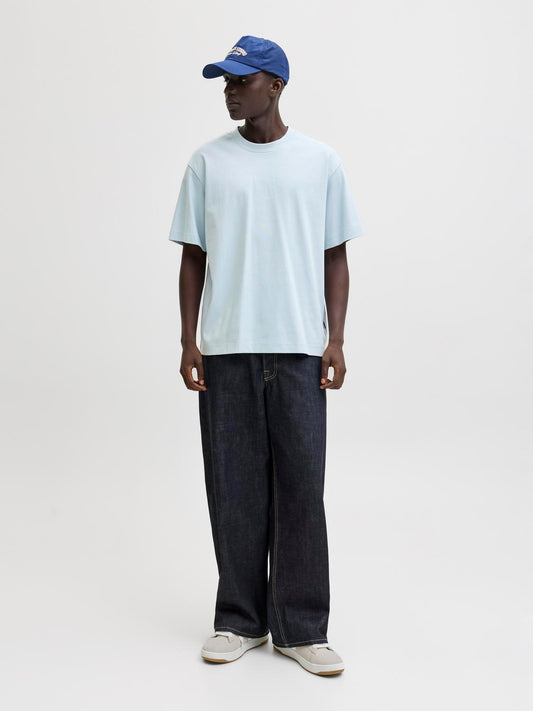 model_shot-front_full