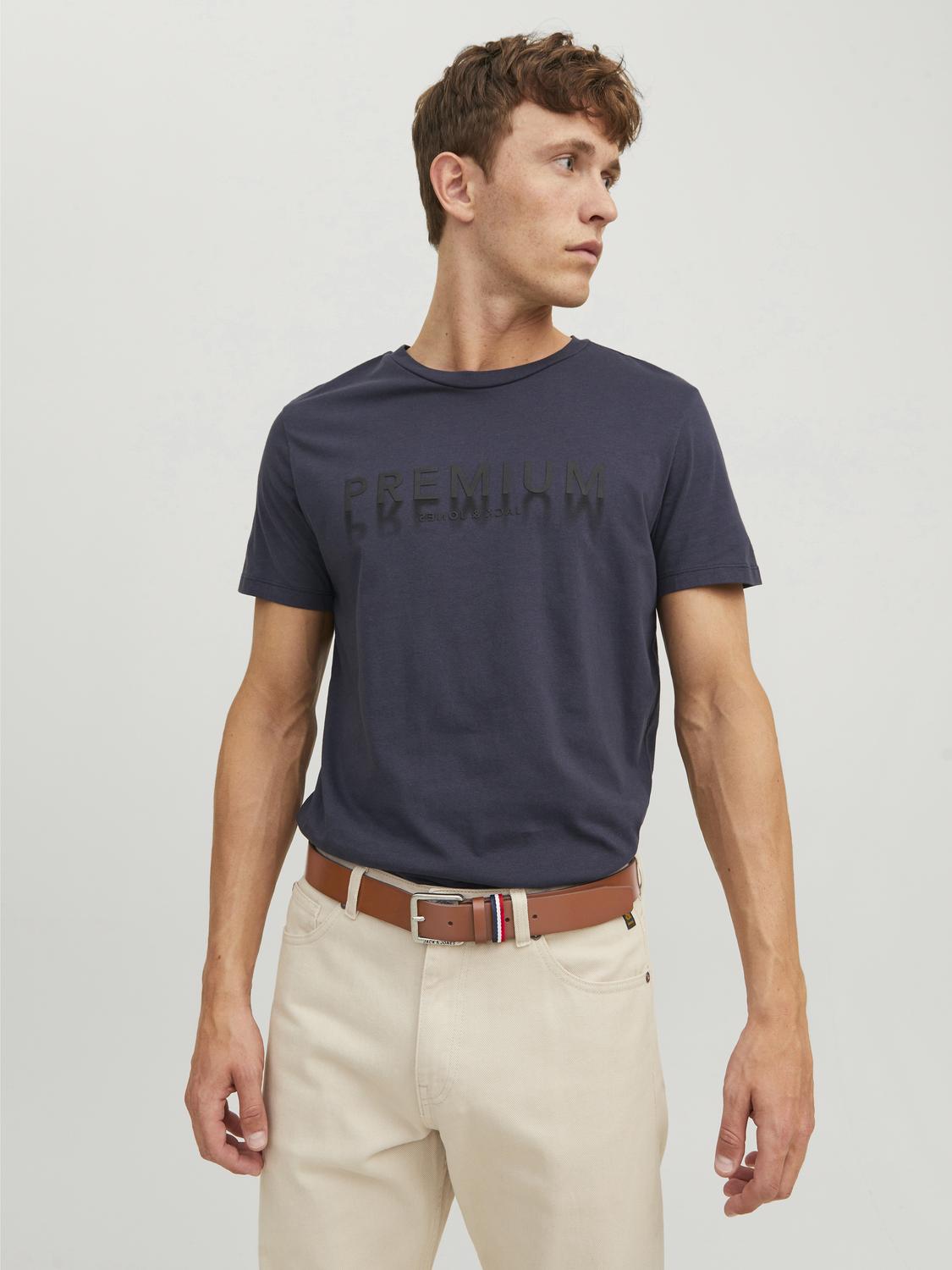 model_shot-front