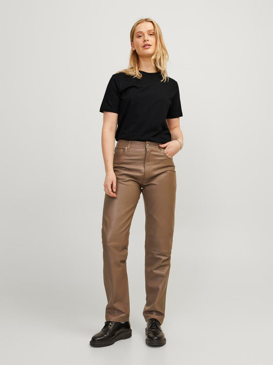 model_shot-front_full