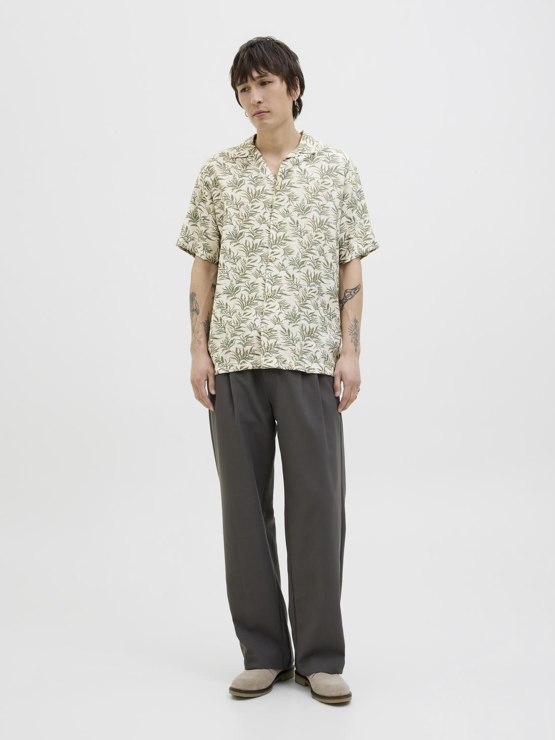 model_shot-front_full