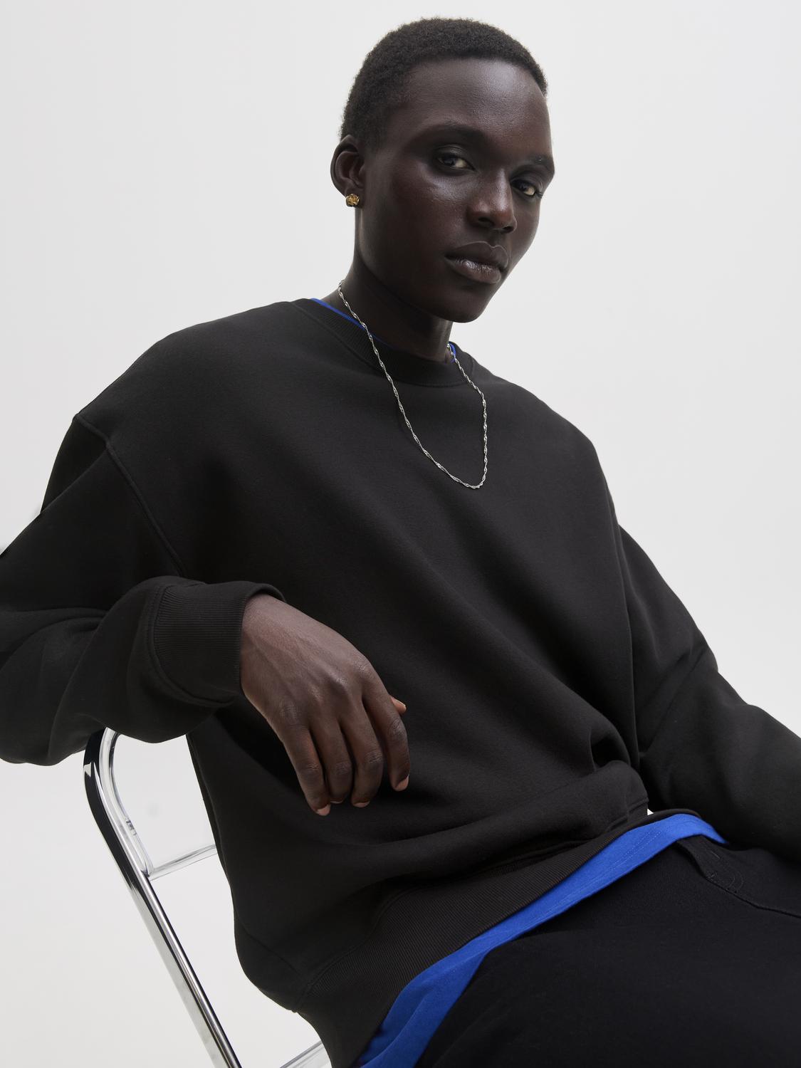 model_shot-creative