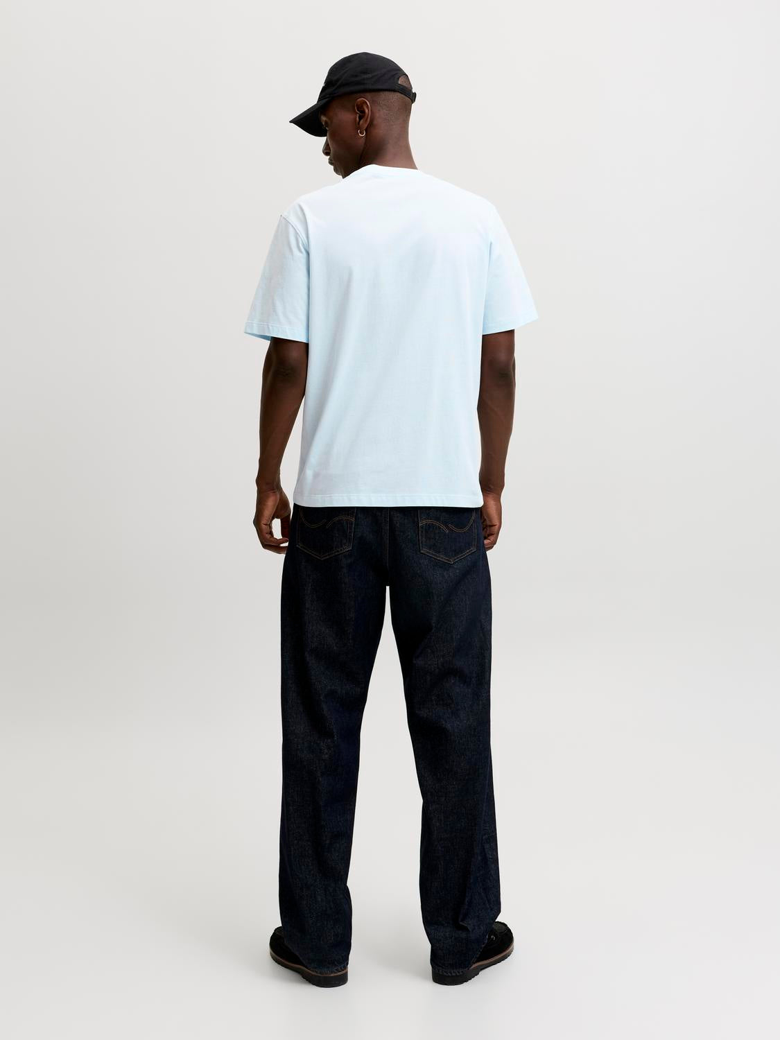 model_shot-back
