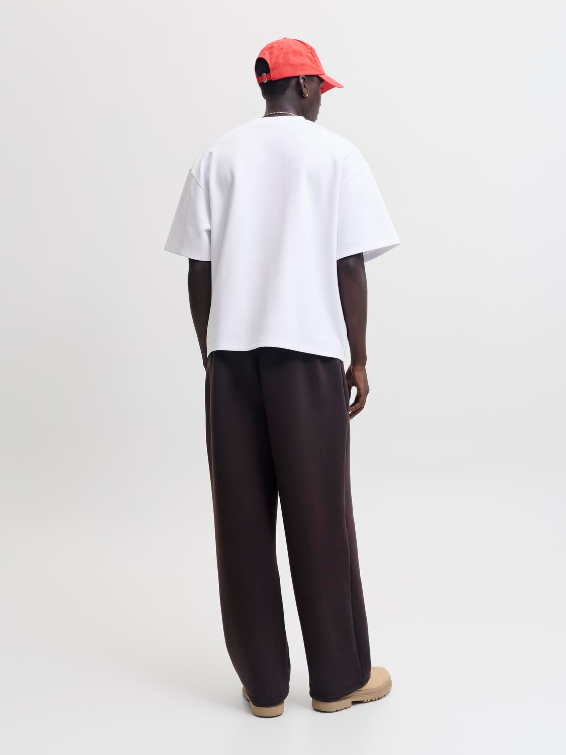 model_shot-back