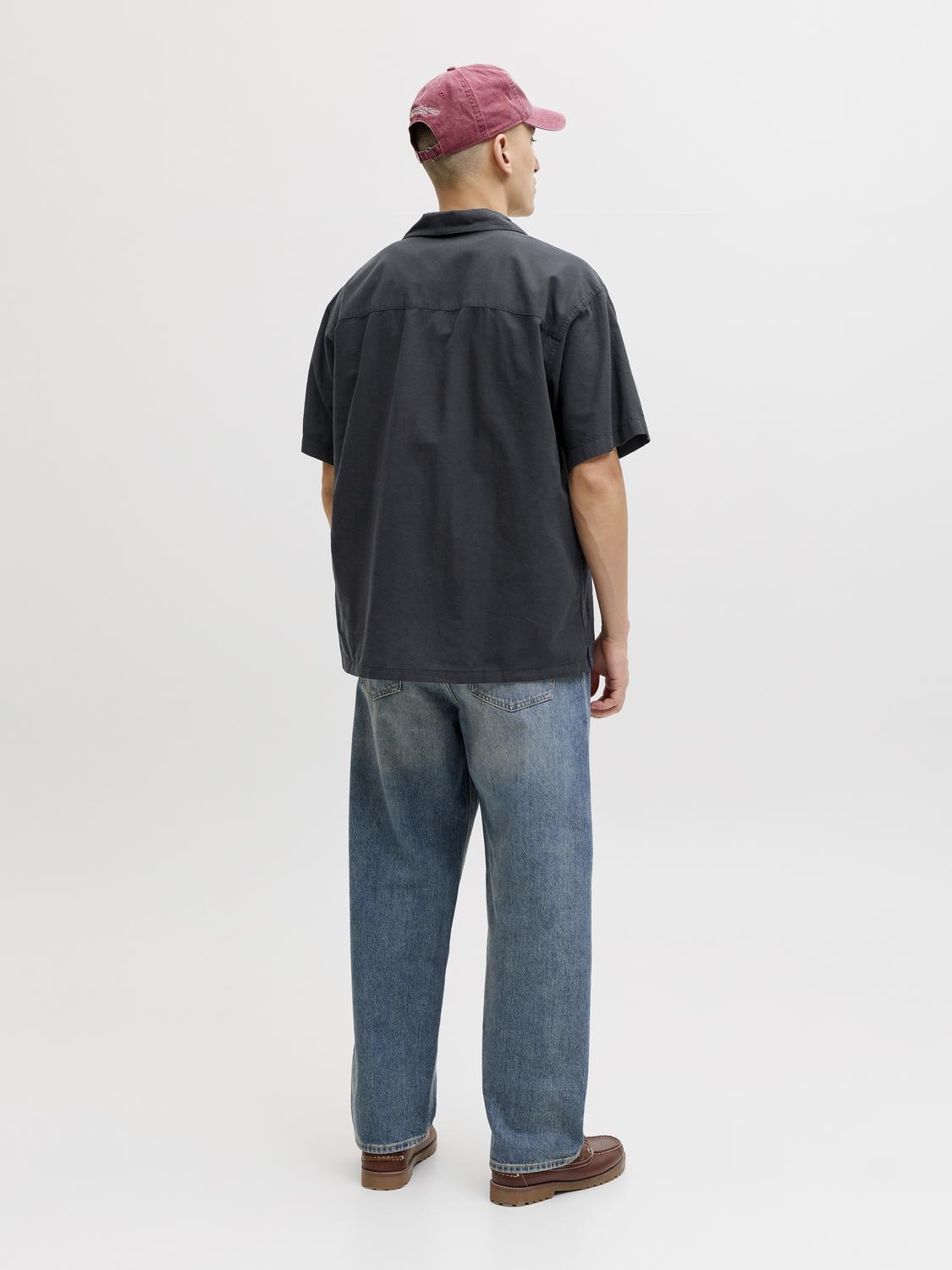 model_shot-back