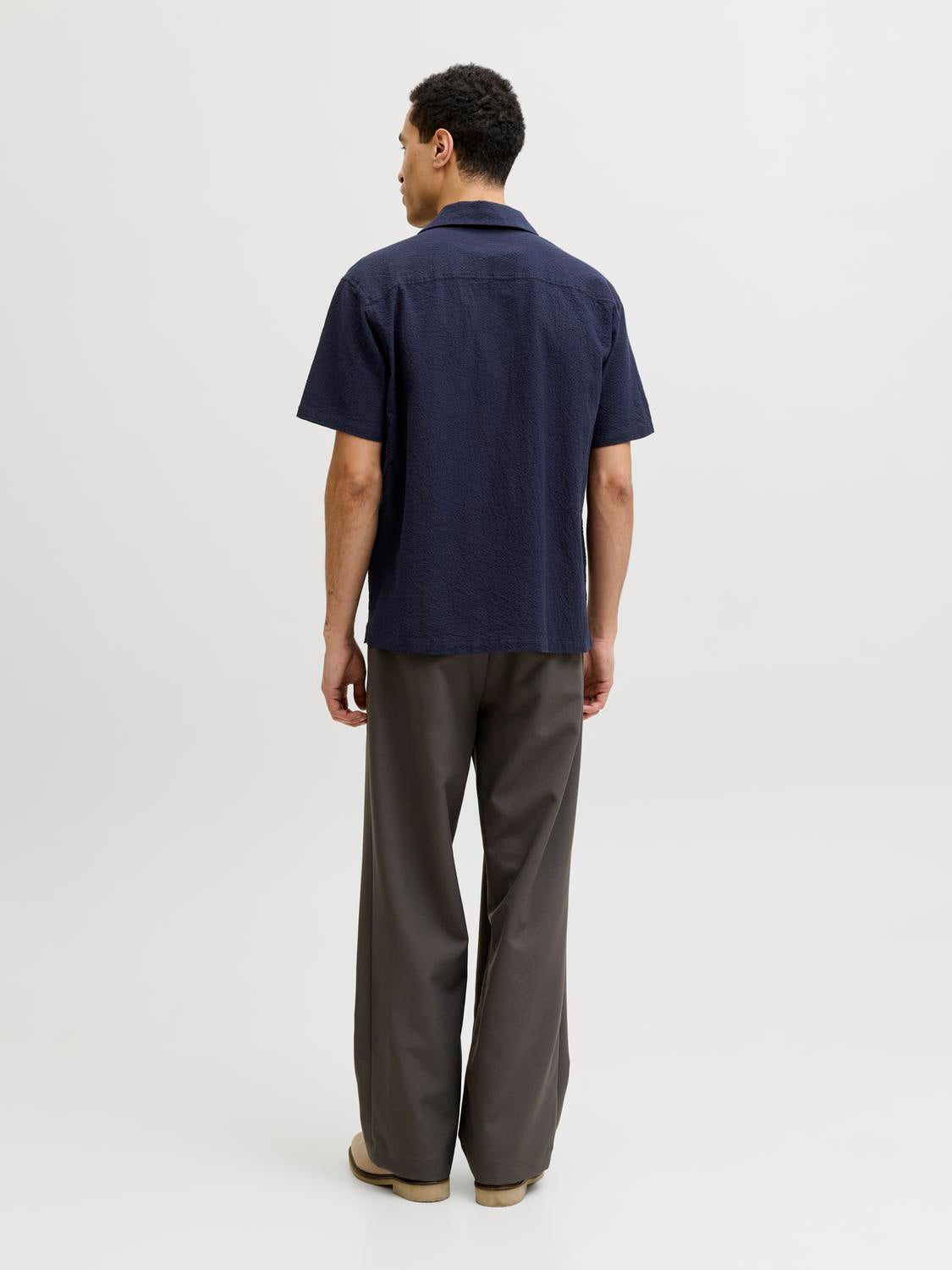 model_shot-back