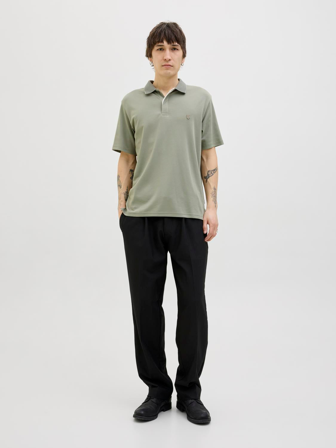 model_shot-front_full