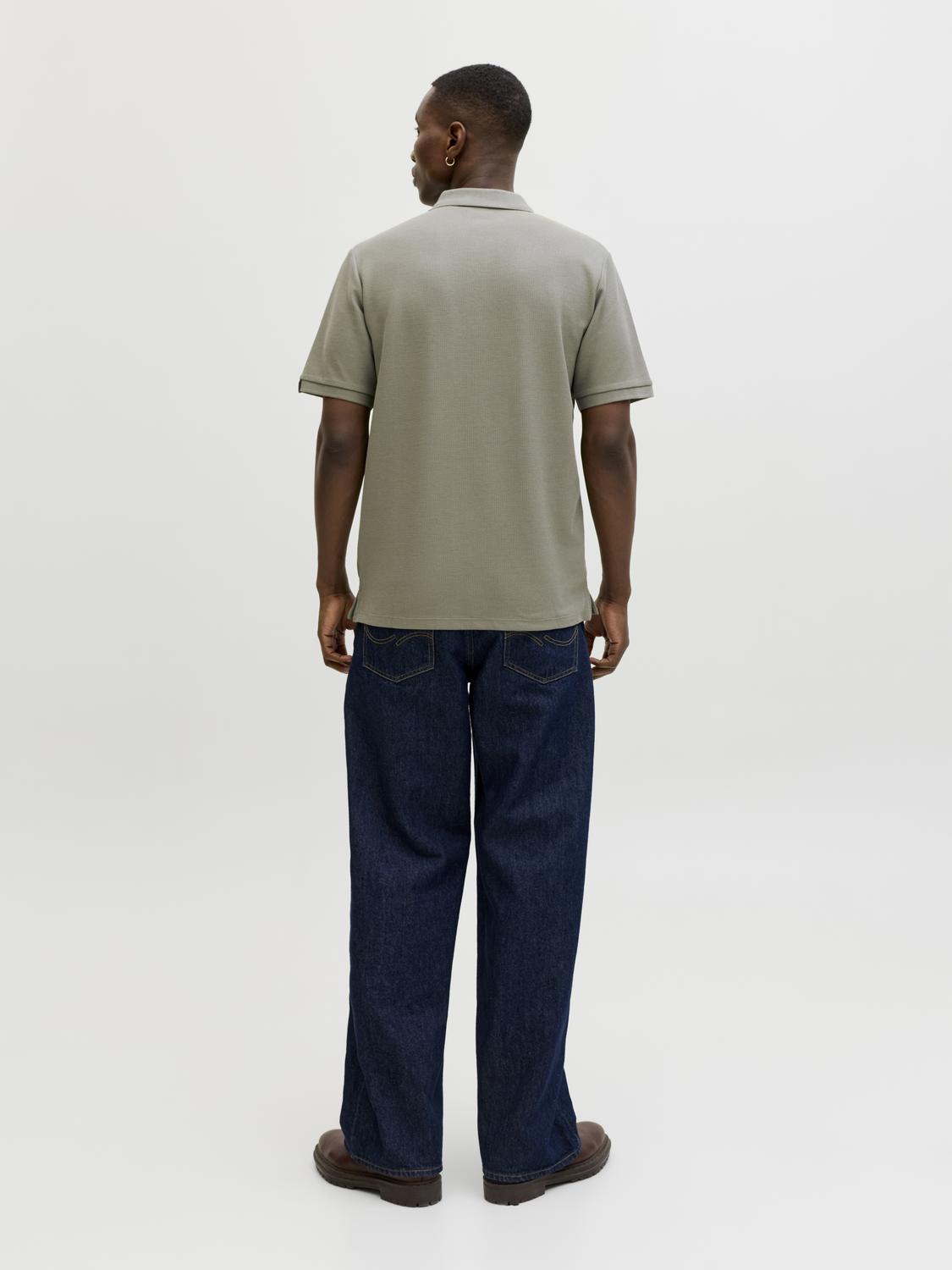 model_shot-back