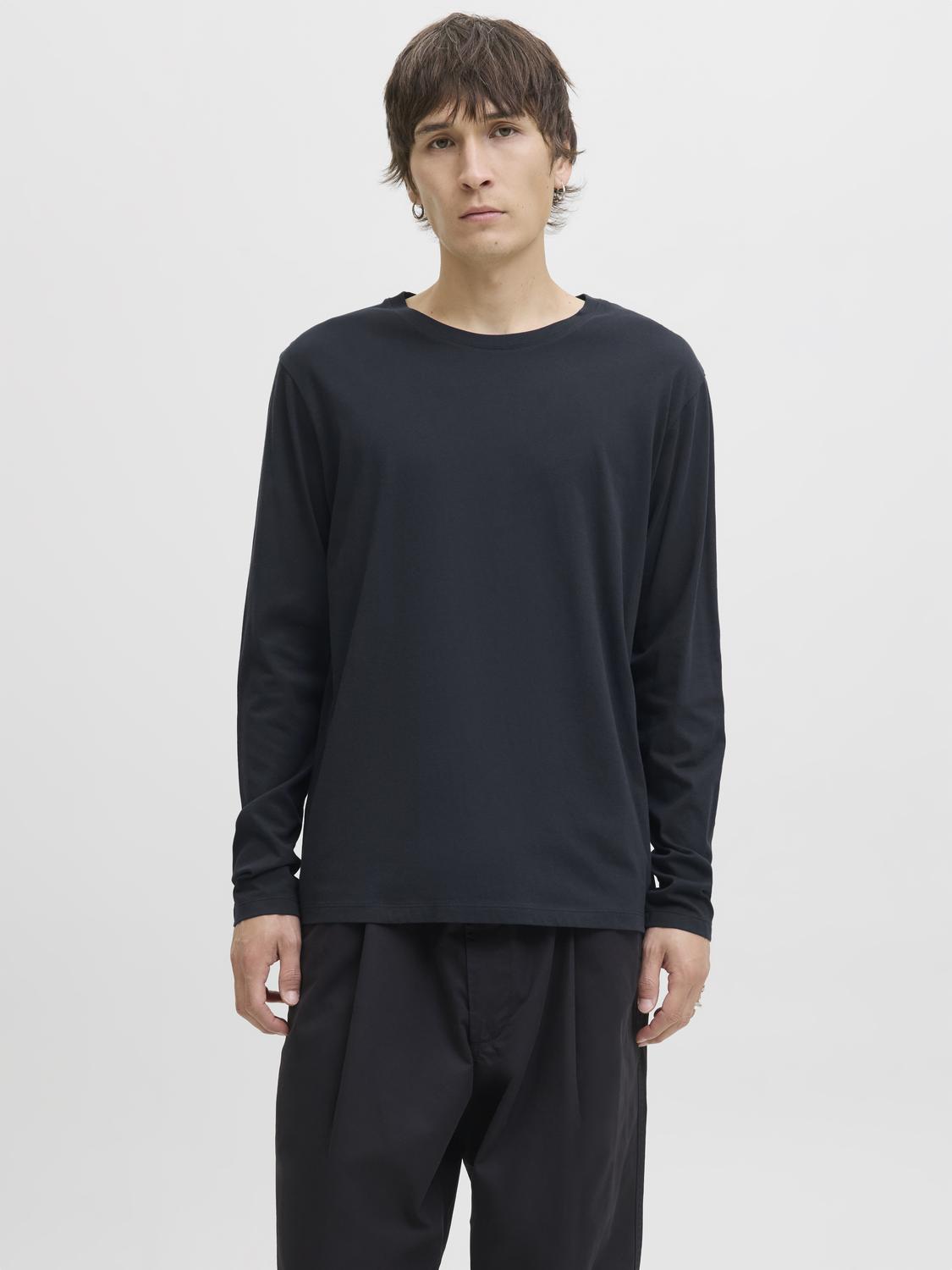 model_shot-front