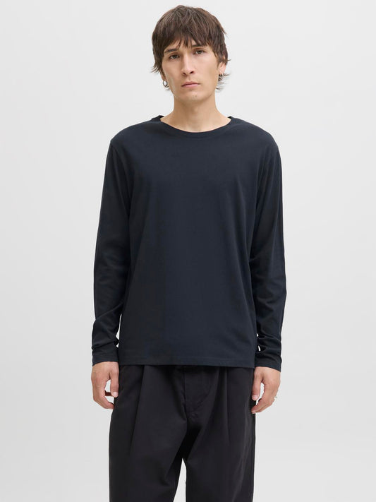 model_shot-front