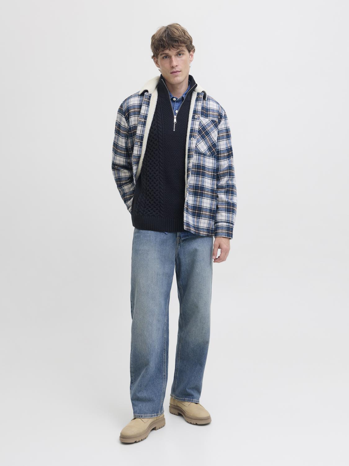 model_shot-front_full