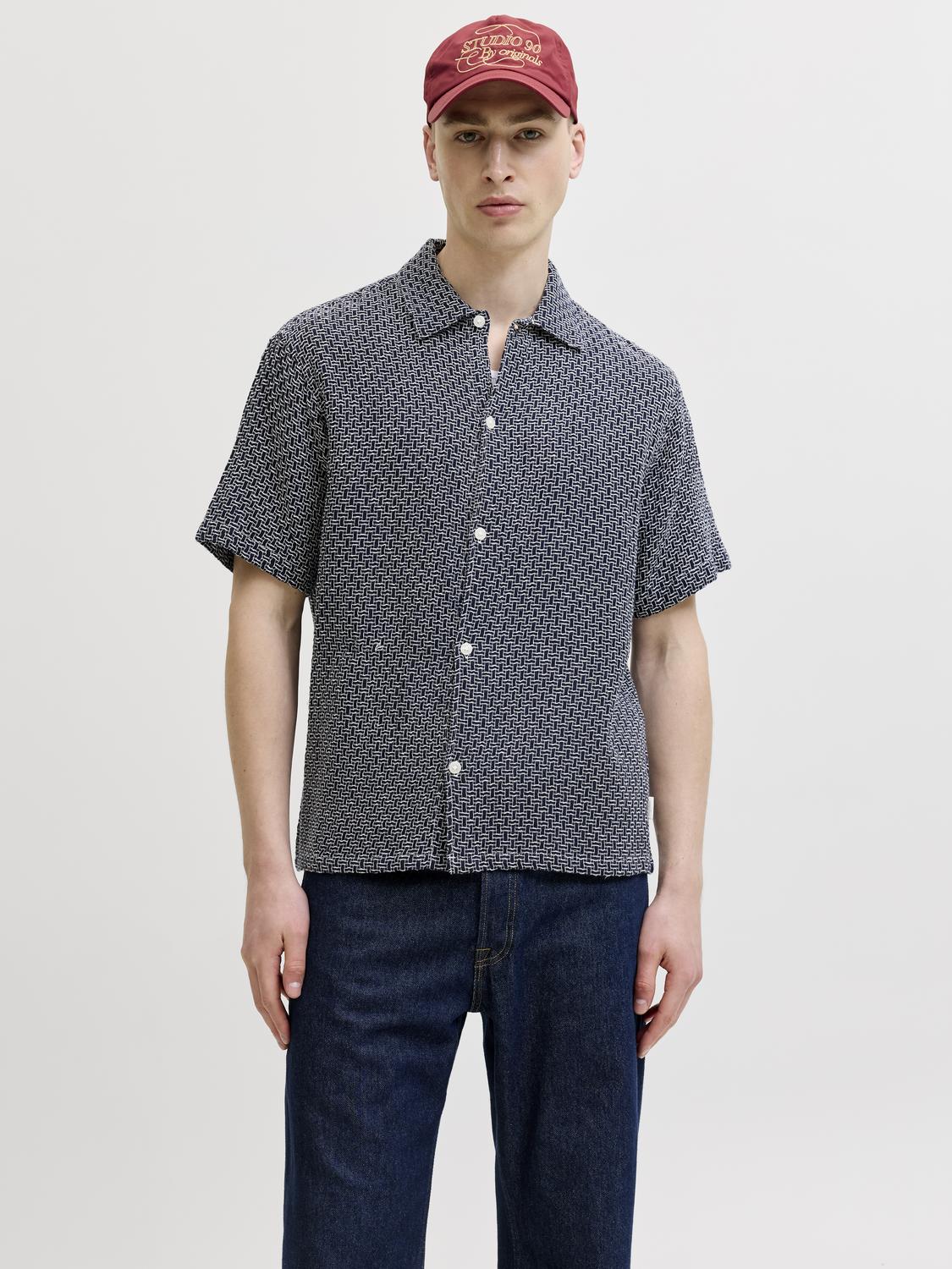 model_shot-front