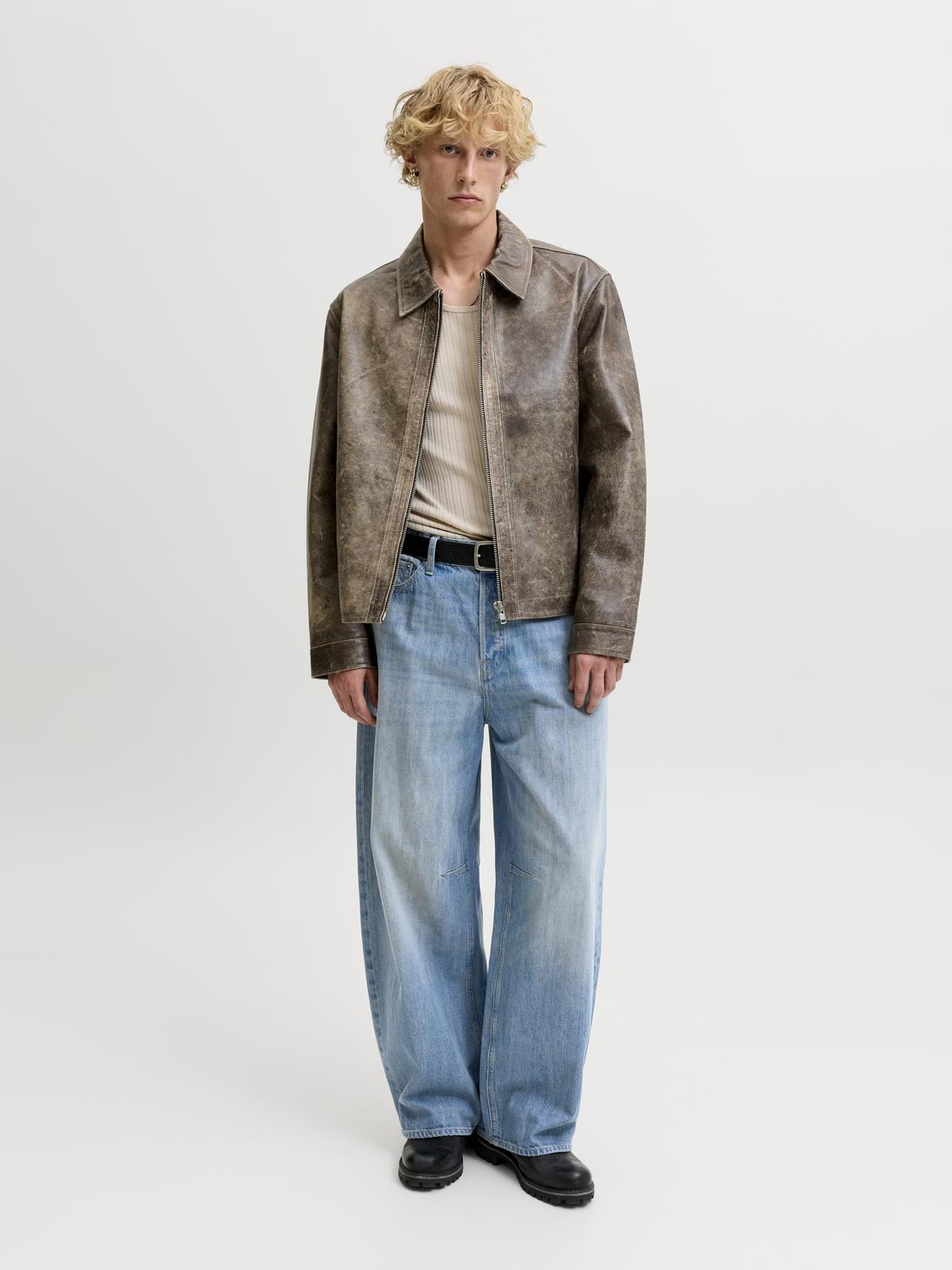 model_shot-front_full