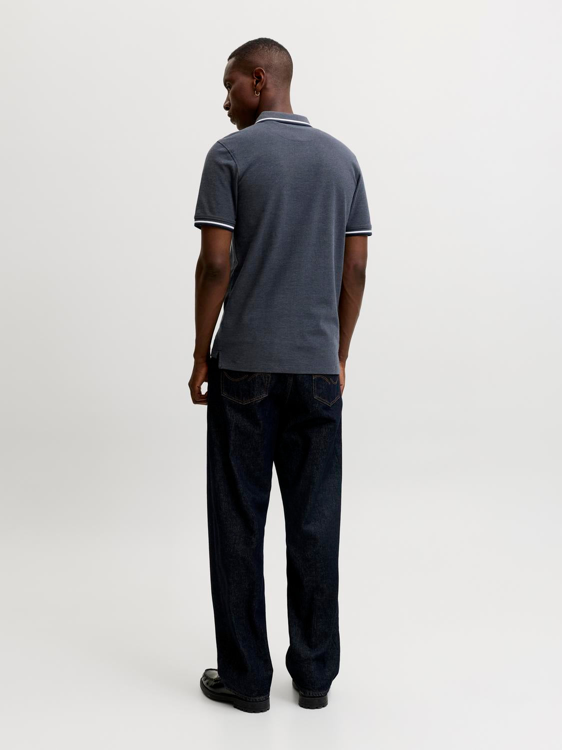 model_shot-back