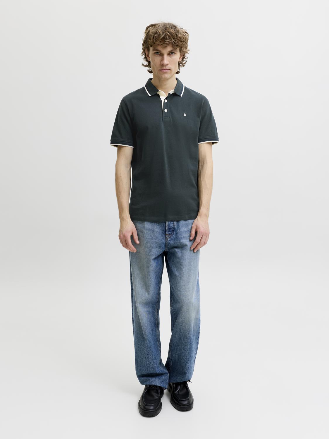 model_shot-front_full