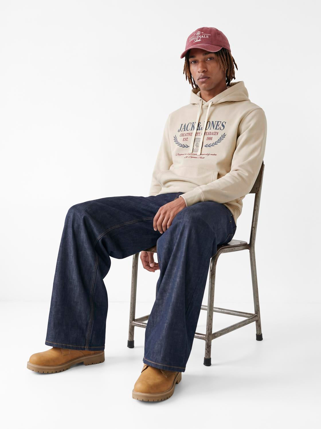 model_shot-creative