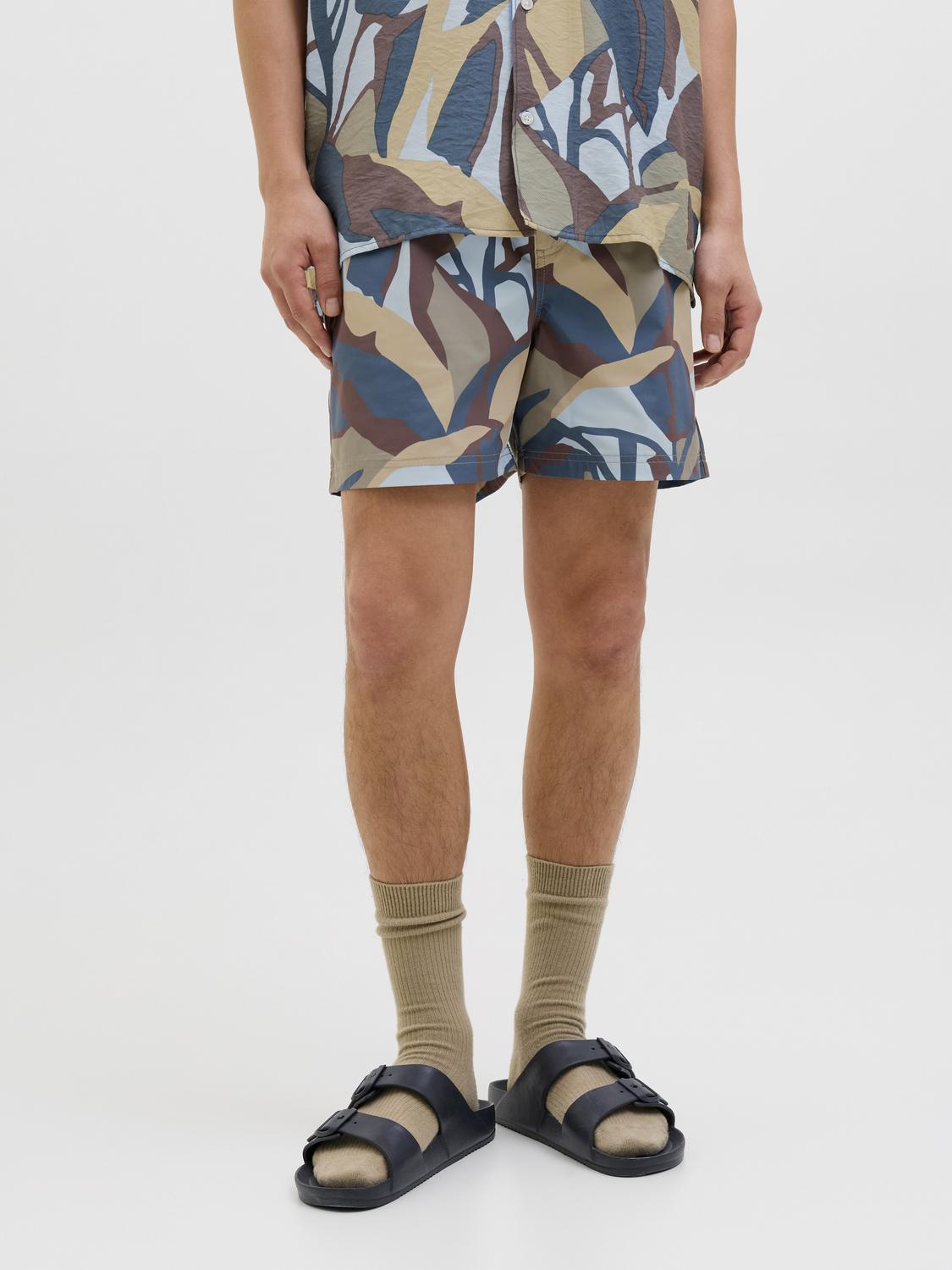 model_shot-front