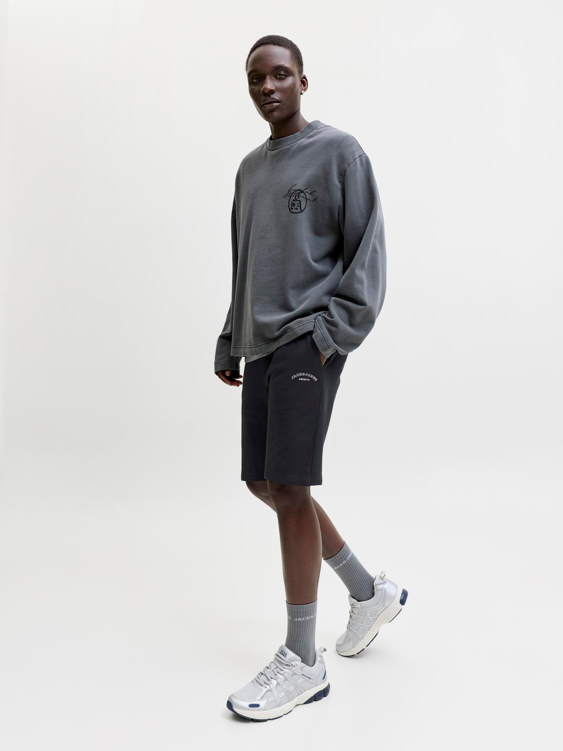 model_shot-creative